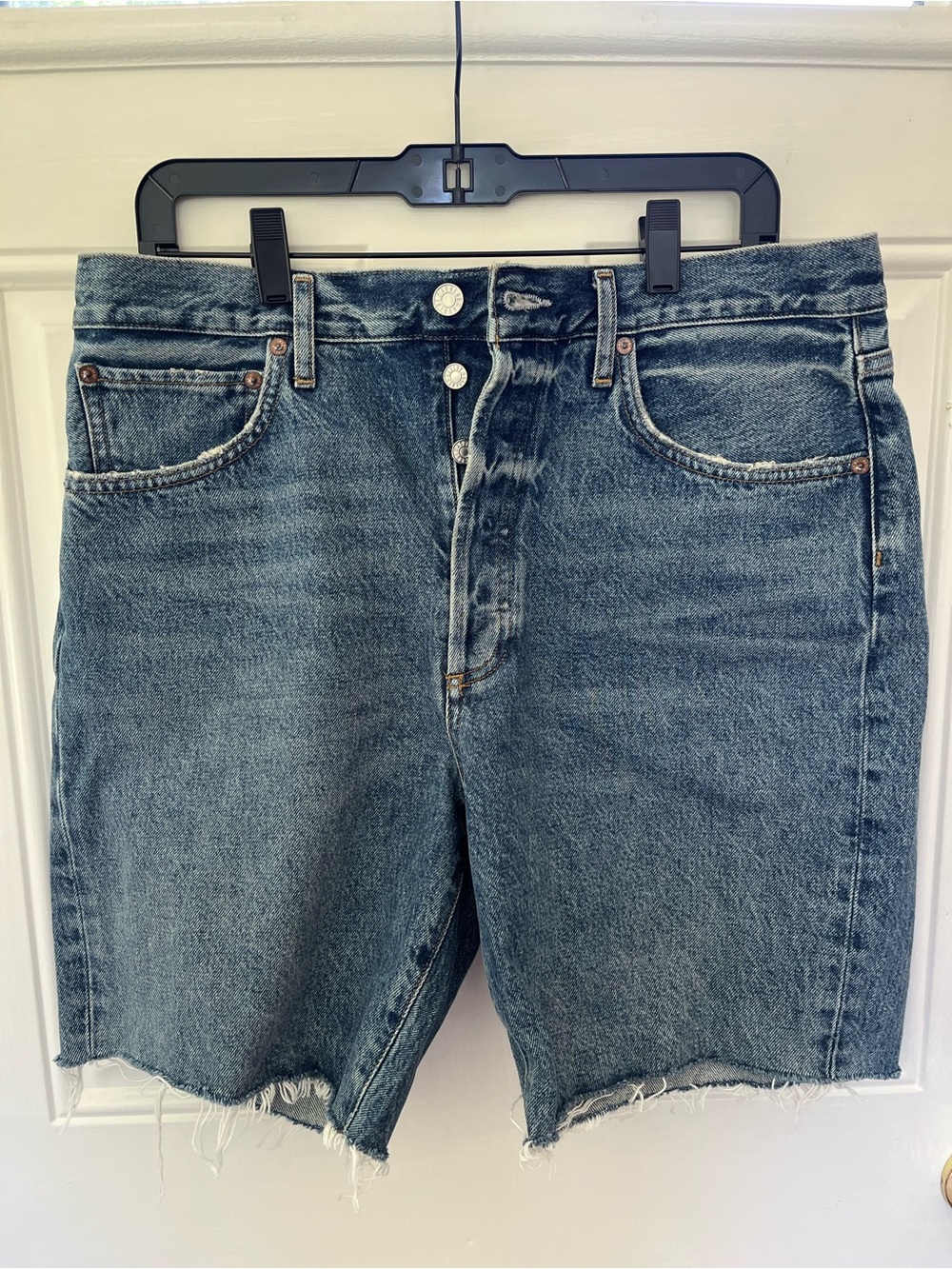 Agolde Medium Wash Ruin 90s Button-Fly Denim Cutoff Shorts NWT Size 29 Mid Rise